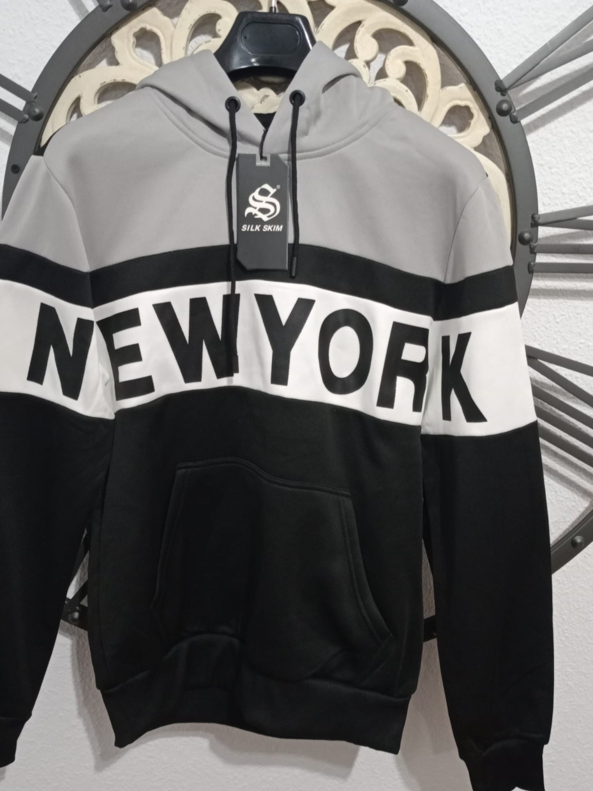 Sudadera blanco y negro