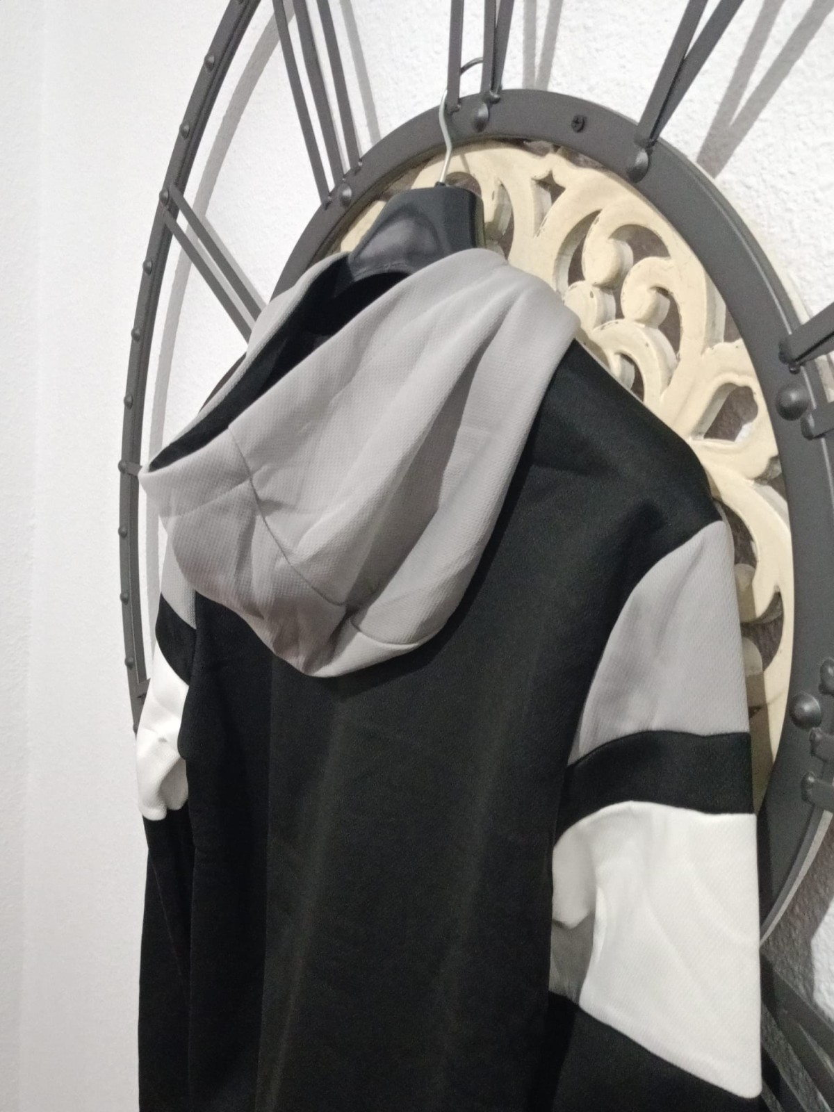 Sudadera blanco y negro