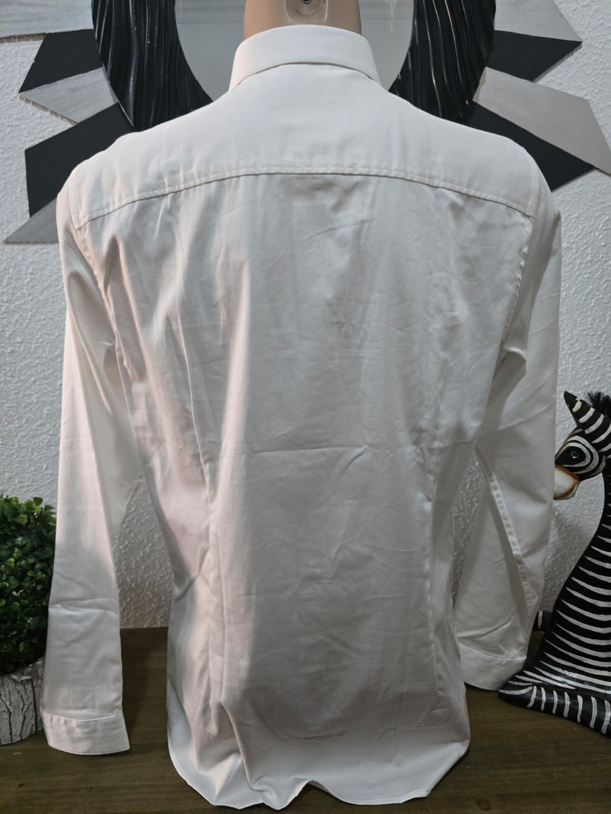 Camisa blanca de hombre