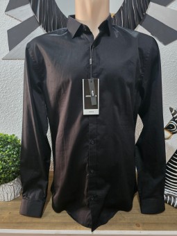 Camisa negra de hombre
